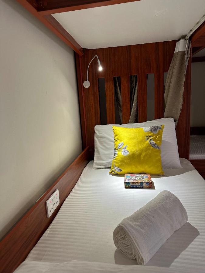 Business Backpackers Jbr Hostel Dubai Bagian luar foto