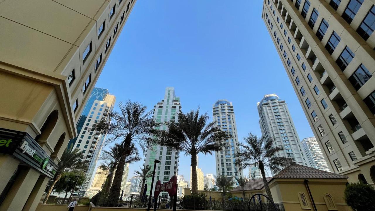 Business Backpackers Jbr Hostel Dubai Bagian luar foto