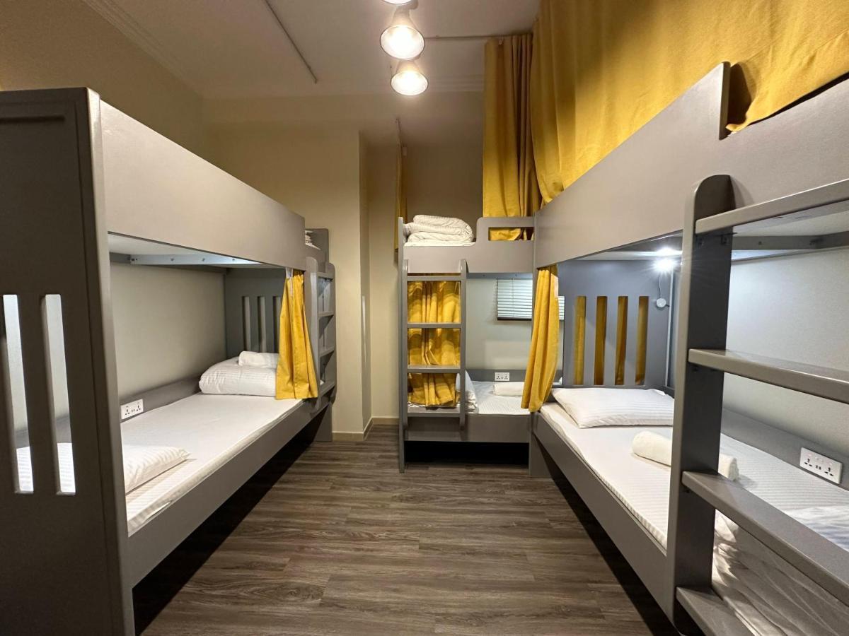 Business Backpackers Jbr Hostel Dubai Bagian luar foto