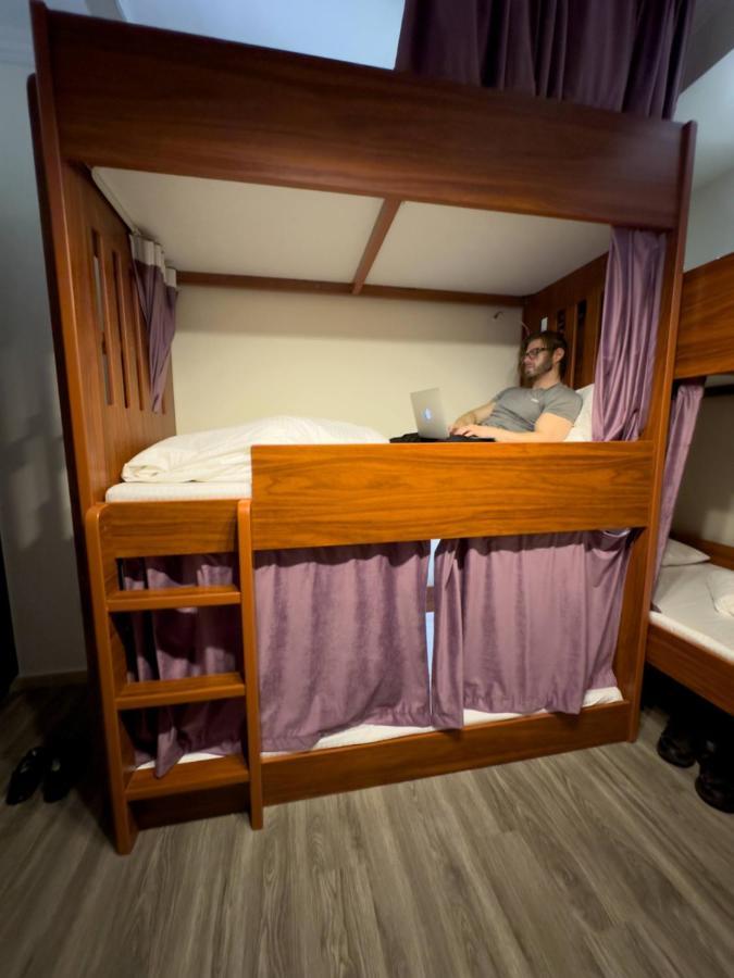 Business Backpackers Jbr Hostel Dubai Bagian luar foto