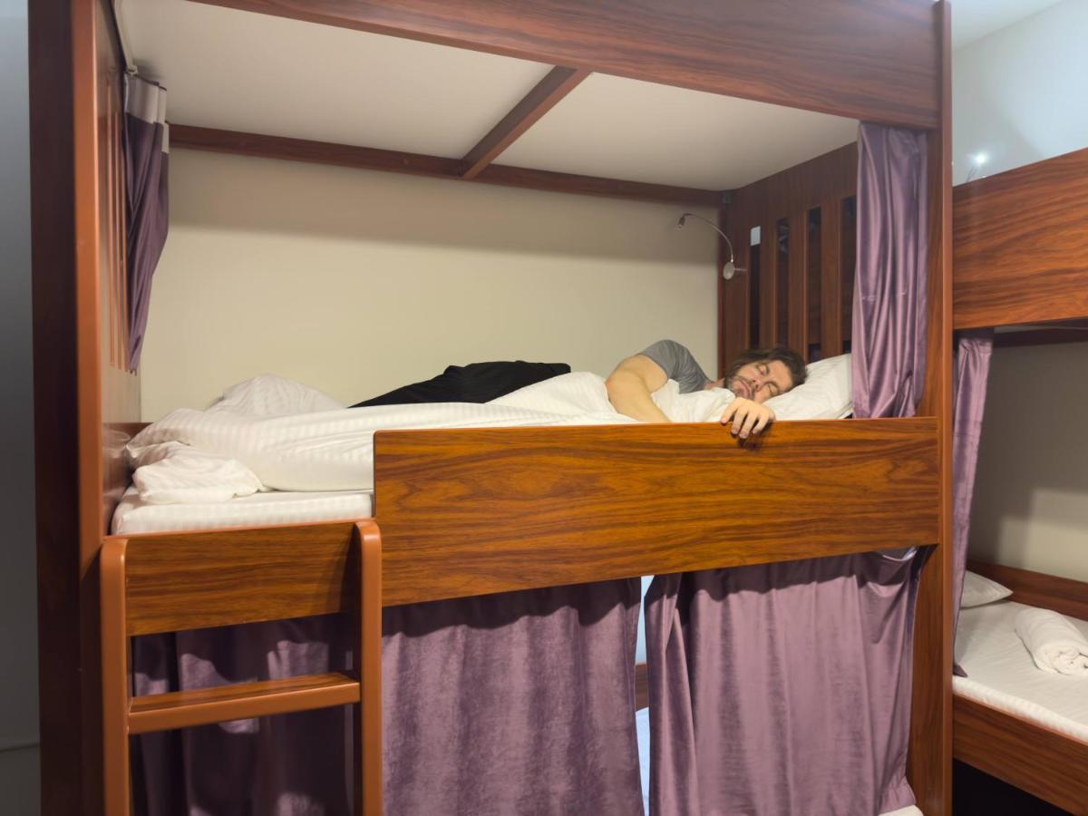 Business Backpackers Jbr Hostel Dubai Bagian luar foto