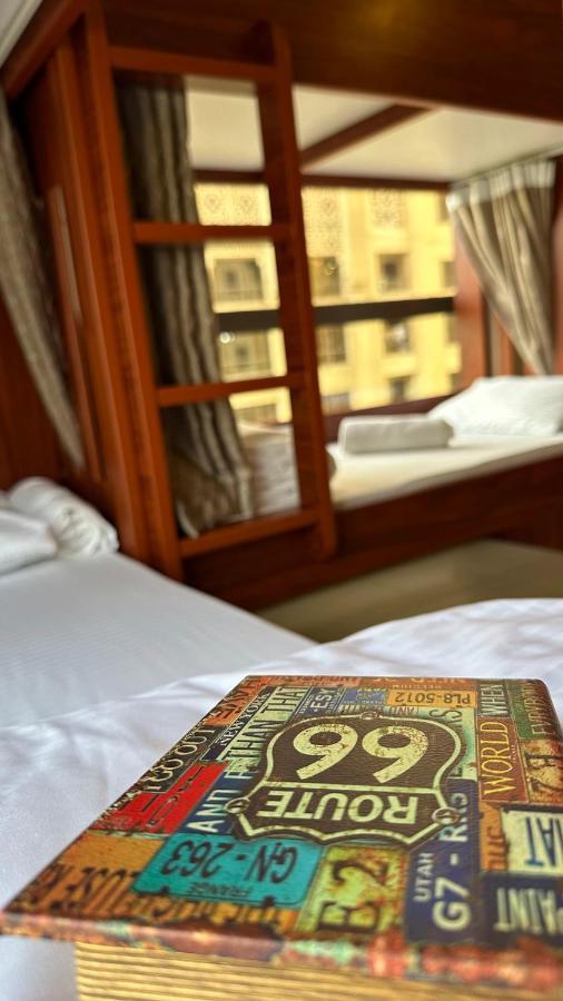 Business Backpackers Jbr Hostel Dubai Bagian luar foto