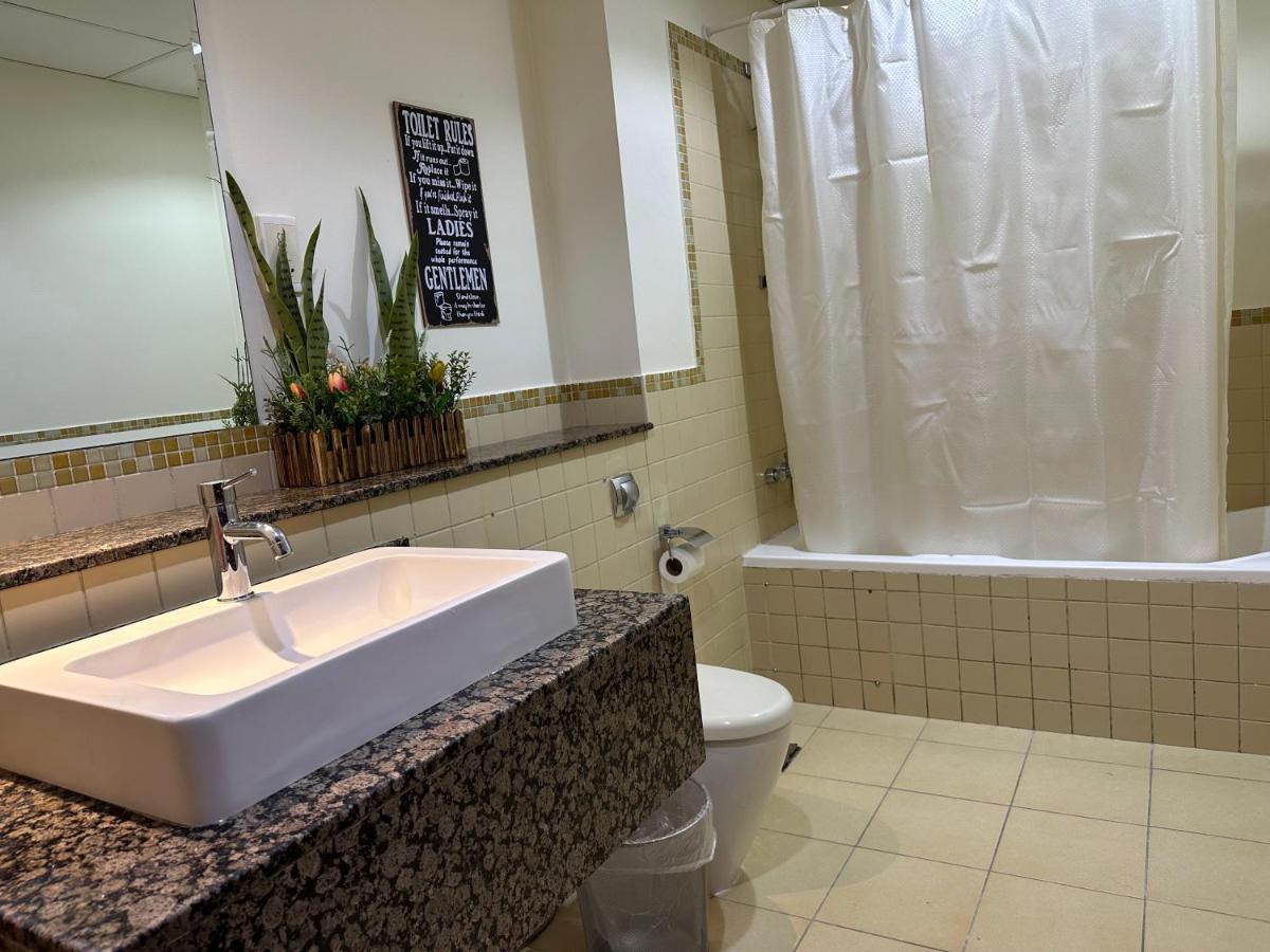 Business Backpackers Jbr Hostel Dubai Bagian luar foto