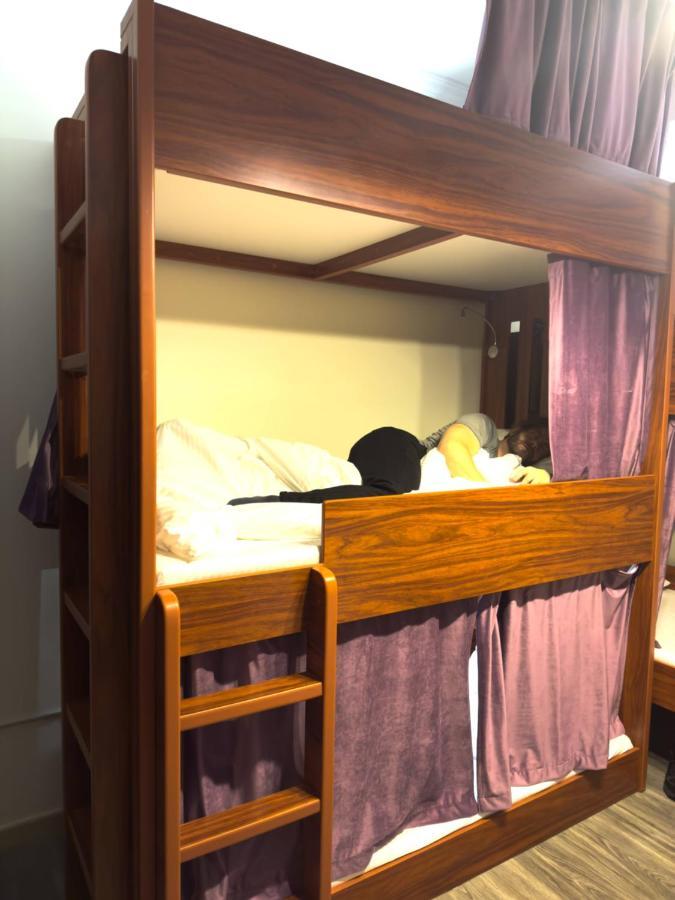 Business Backpackers Jbr Hostel Dubai Bagian luar foto